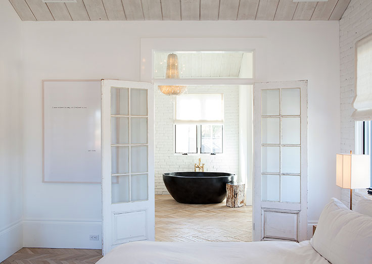 Modern Bathroom in Black